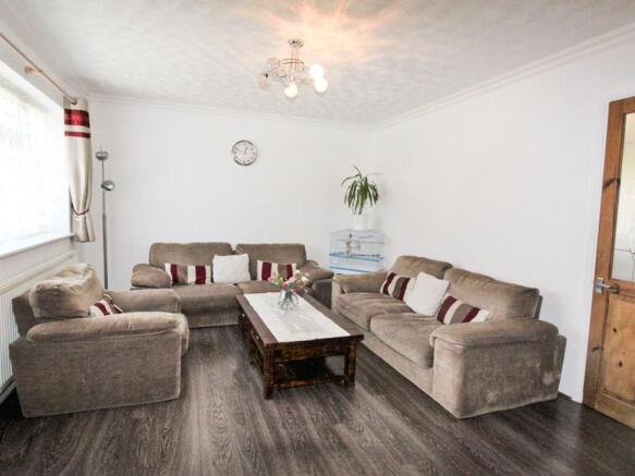 Lukin Crescent E4