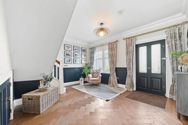 6 bed Detached for sale Image 5