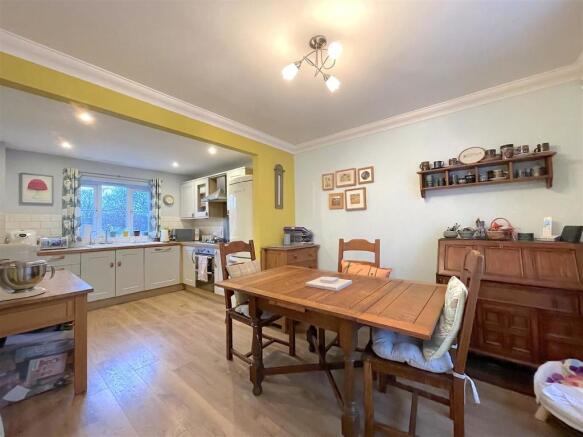 Kitchen:Dining Room (1).jpeg