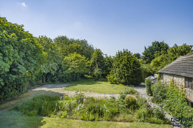 1187546d-cea4-46f...