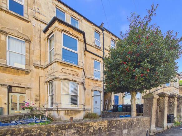 2-bed flat on Devonshire Villas, Bear Flat, Bath, Bath And North East Somerset, BA2, £330,000