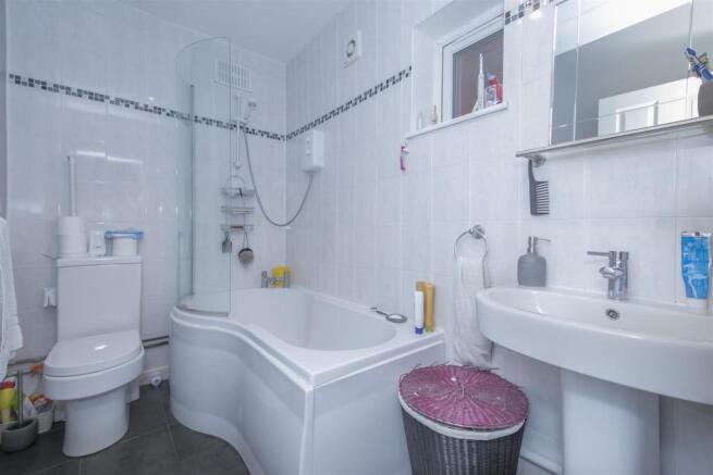 55WoodshaweRise_bathroom.jpg