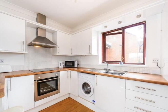 Kitchen/ Lounge Area