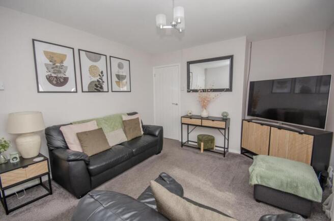 Living room pic 2.jpg