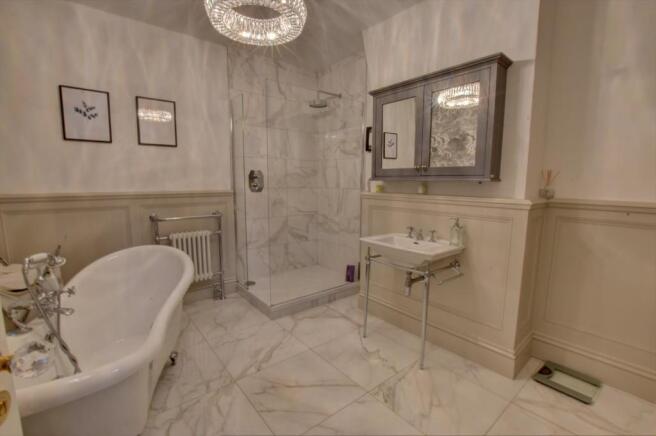 Bathroom 2.jpg