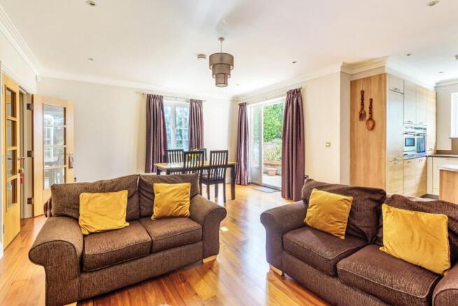 Lounge/Dining Room