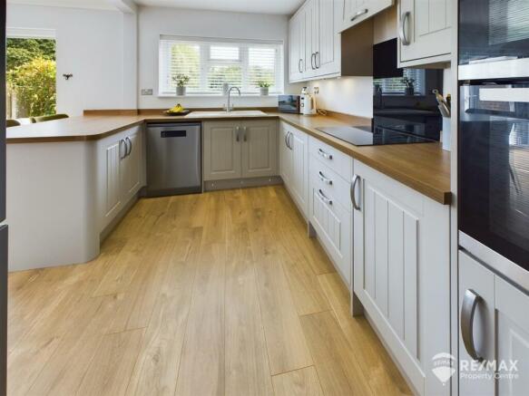 Kitchen (2).jpg