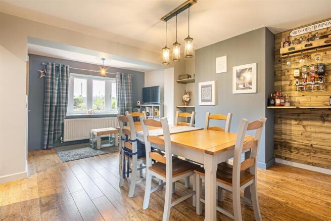 3 bed Semi-Detached for sale Image 4