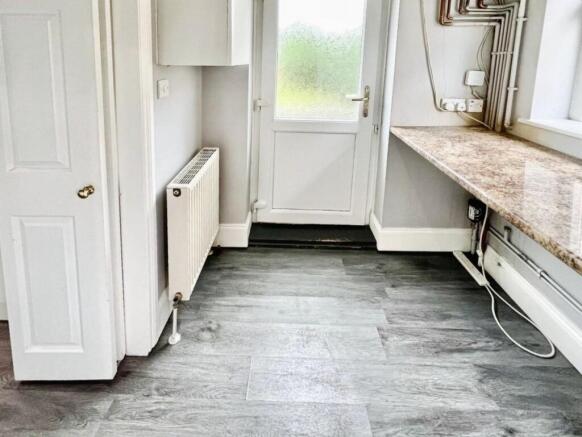2 bed Semi-Detached to rent Image 10
