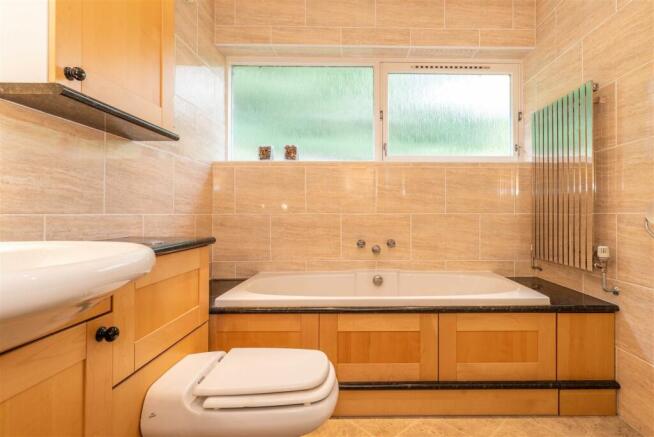 FAMILY BATHROOM