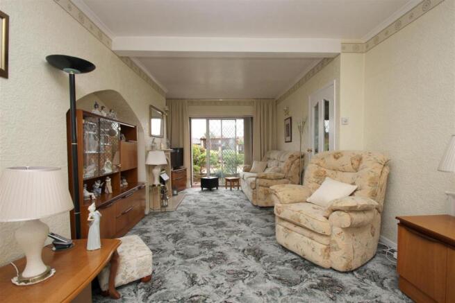 lounge/dining room