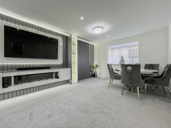 LIVING ROOM DINER