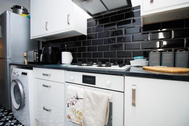 2 bed Apartment for sale Image 5