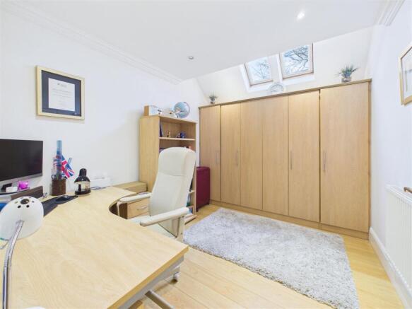 2 bed Flat to rent Image 9