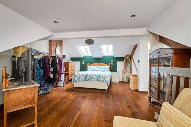 3 bed Penthouse for sale Image 8