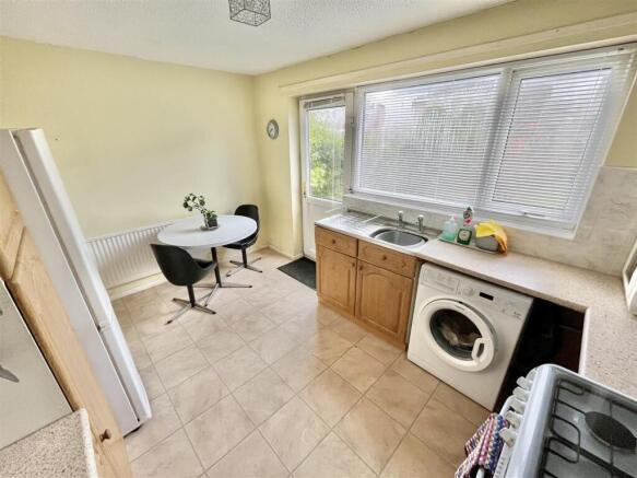 Westbury Avenue, Sale photo 3