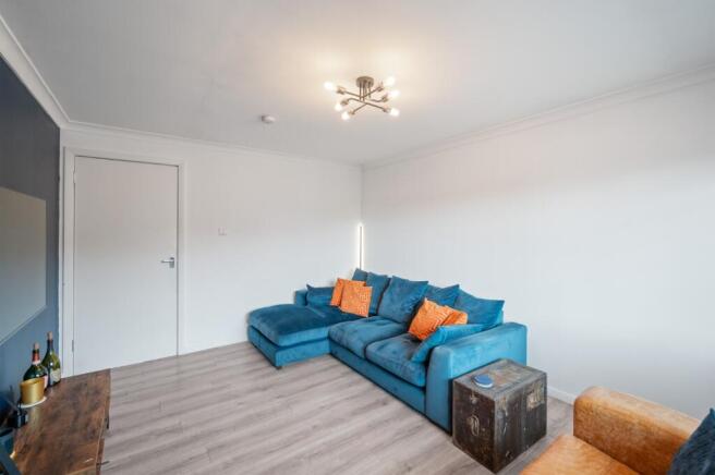 Falcon Brae, Ladywell, Livingston, EH54 6UN photo 4