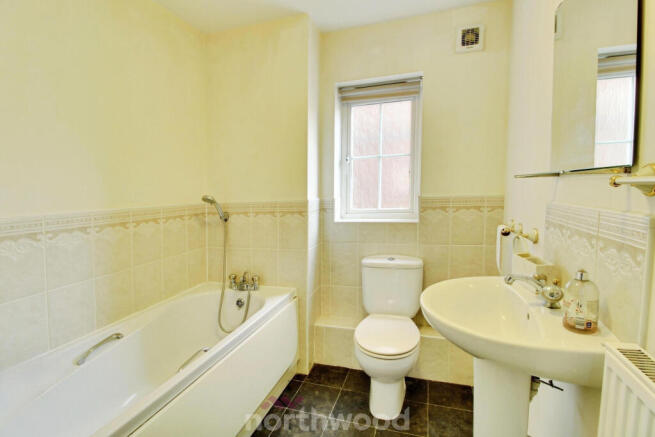 3 bed Flat to rent Image 4