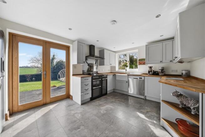 kitchen 2.jpg