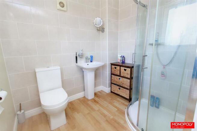 Master Ensuite.jpg
