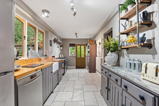 4 bed Detached for sale Image 8