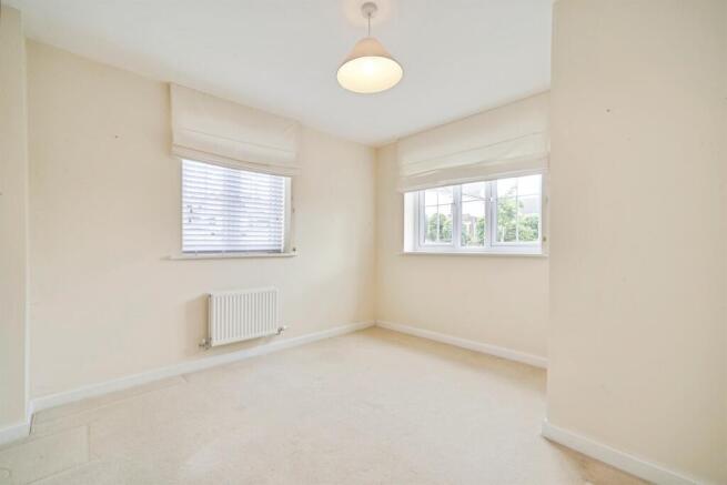 4 bed Detached for sale Image 7