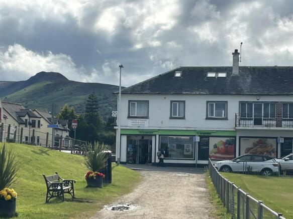 Upper Flat, Invercloy Buildings