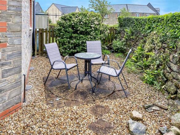 20 The Hurlings Front Garden