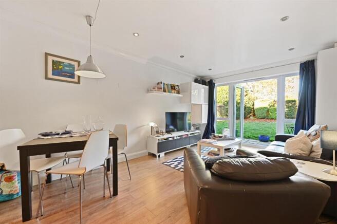 LR - Flat 2 Ashwell Court - 18 (1).jpg