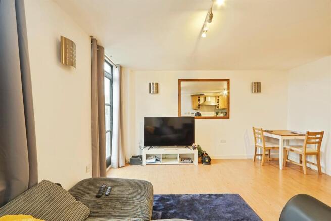 1 bed Flat for sale Image 5