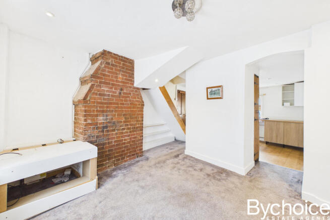 CAM05454G0-PR0136-STILL001