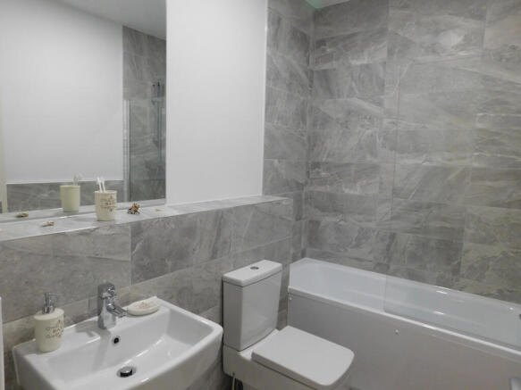 2 bed Apartment to rent Image 10