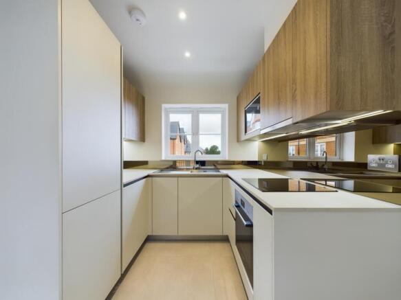 CAM02136G0-PR0053-STILL010