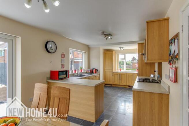 KITCHEN / DINING: