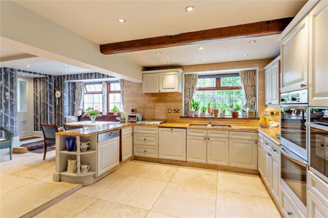 5 bed Detached for sale Image 5