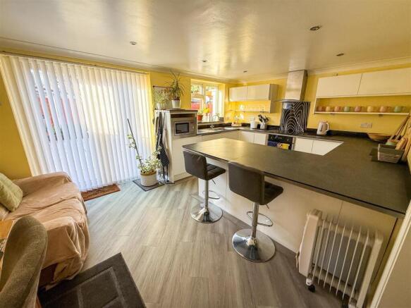 KITCHEN BREAKFAST ROOM