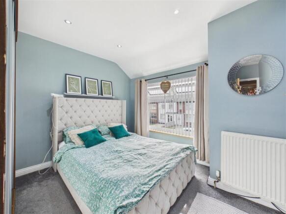 3 bed Terraced for sale Image 9