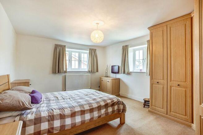 BEDROOM 2