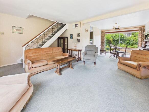 LOUNGE/DINING ROOM