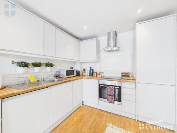 CAM03218G0-PR0948-STILL012