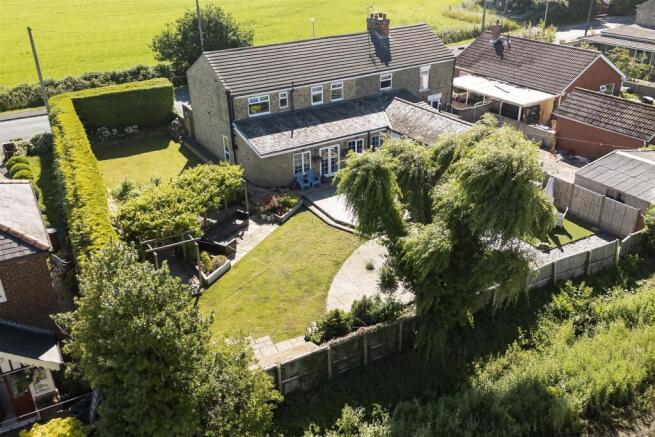 007 - 11 Station Lane.jpg