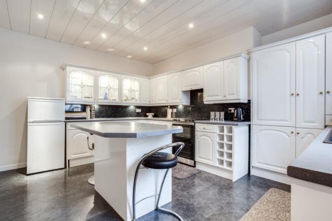 3 bed Terraced for sale Image 7
