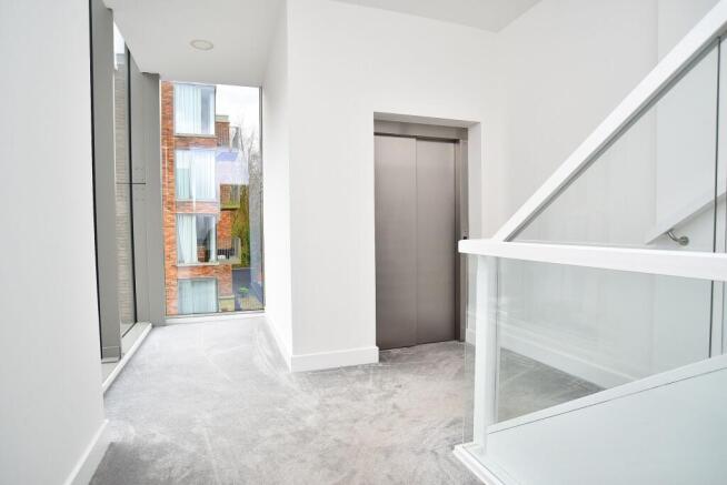 3 bed Flat for sale Image 9