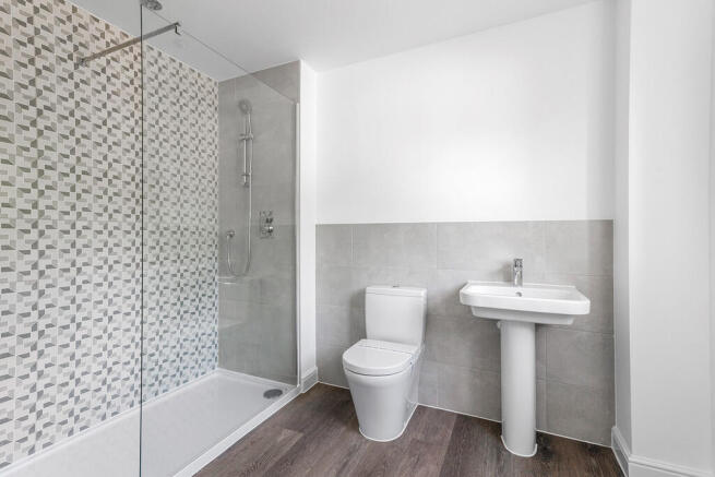 ensuite to bedroo...