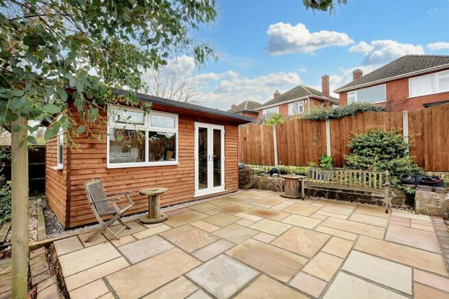 GARDEN ROOM