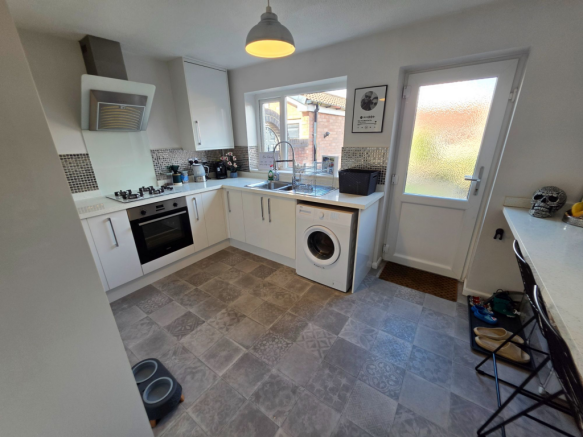 2 bed Semi-Detached for sale Image 7