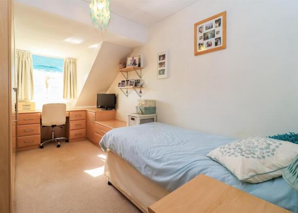 4 bed Detached for sale Image 11