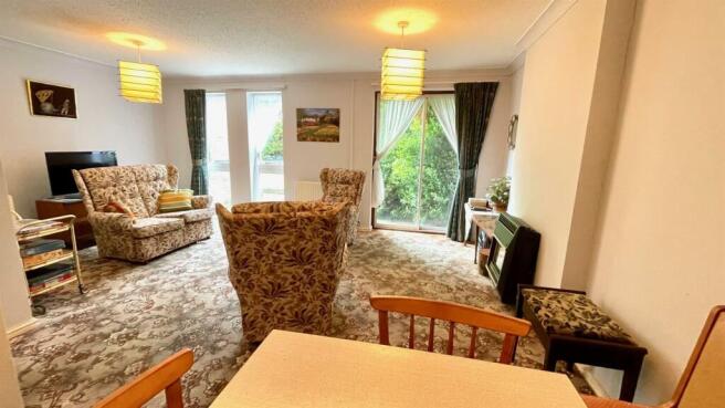 LOUNGE/ DINING ROOM L SHAPED