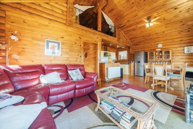 VAULTED CEILING LOUNGE DINER.jpg