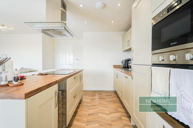 2 bed Flat for sale Image 5